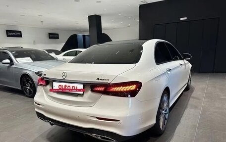 Mercedes-Benz E-Класс, 2022 год, 4 830 000 рублей, 2 фотография