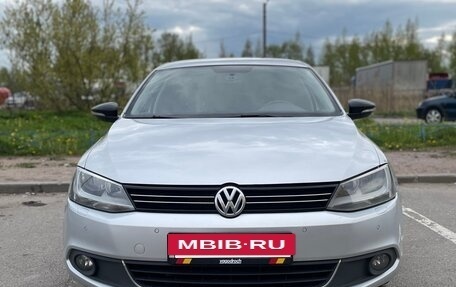 Volkswagen Jetta VI, 2013 год, 1 100 000 рублей, 2 фотография