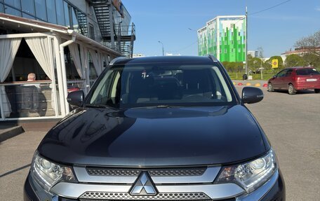 Mitsubishi Outlander III рестайлинг 3, 2018 год, 1 790 000 рублей, 4 фотография