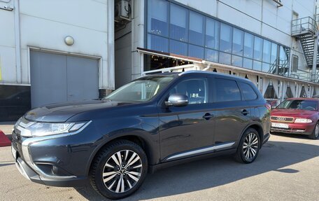 Mitsubishi Outlander III рестайлинг 3, 2018 год, 1 790 000 рублей, 5 фотография