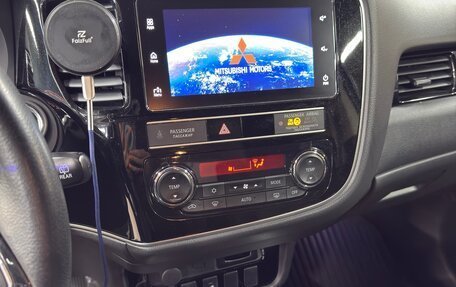 Mitsubishi Outlander III рестайлинг 3, 2018 год, 1 790 000 рублей, 7 фотография