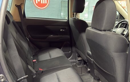 Mitsubishi Outlander III рестайлинг 3, 2018 год, 1 790 000 рублей, 9 фотография