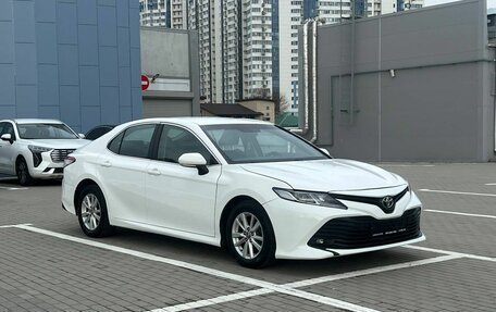 Toyota Camry, 2019 год, 1 620 000 рублей, 2 фотография