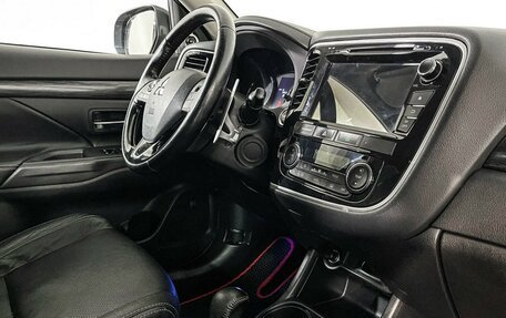 Mitsubishi Outlander III рестайлинг 3, 2016 год, 1 897 000 рублей, 9 фотография