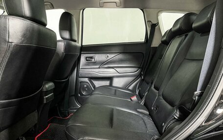 Mitsubishi Outlander III рестайлинг 3, 2016 год, 1 897 000 рублей, 10 фотография