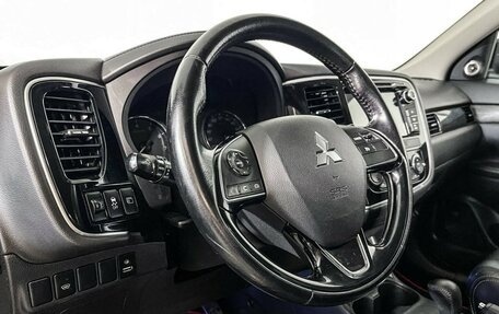 Mitsubishi Outlander III рестайлинг 3, 2016 год, 1 897 000 рублей, 13 фотография