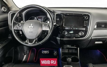 Mitsubishi Outlander III рестайлинг 3, 2016 год, 1 897 000 рублей, 12 фотография