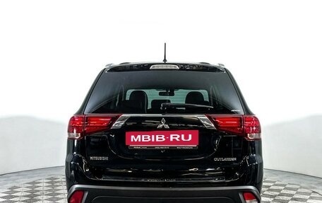 Mitsubishi Outlander III рестайлинг 3, 2016 год, 1 897 000 рублей, 6 фотография