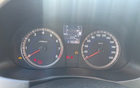 Hyundai Solaris II рестайлинг, 2015 год, 680 000 рублей, 38 фотография