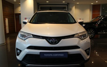 Toyota RAV4, 2017 год, 2 440 000 рублей, 2 фотография