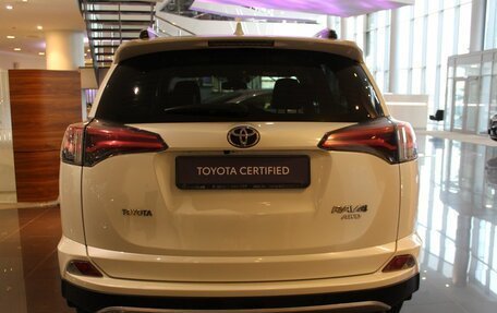 Toyota RAV4, 2017 год, 2 440 000 рублей, 6 фотография