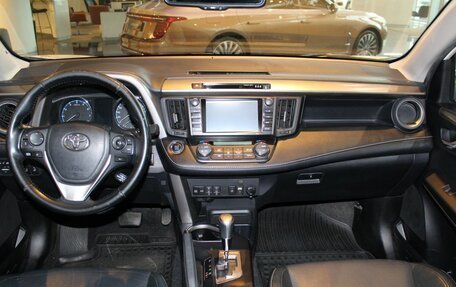 Toyota RAV4, 2017 год, 2 440 000 рублей, 10 фотография