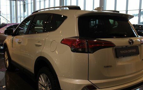 Toyota RAV4, 2017 год, 2 440 000 рублей, 5 фотография