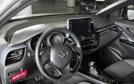 Toyota C-HR I рестайлинг, 2021 год, 2 996 800 рублей, 4 фотография