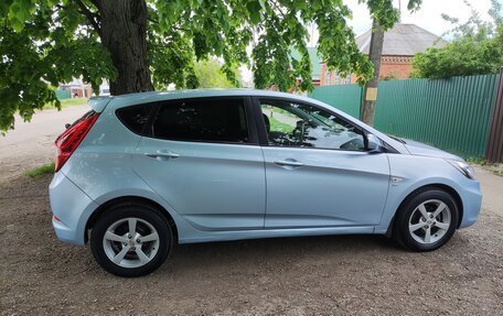 Hyundai Solaris II рестайлинг, 2011 год, 750 000 рублей, 10 фотография