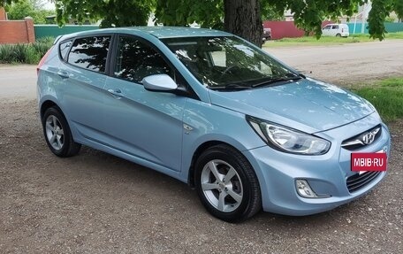 Hyundai Solaris II рестайлинг, 2011 год, 750 000 рублей, 5 фотография