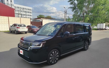 Honda Stepwgn, 2024 год, 3 600 000 рублей, 2 фотография