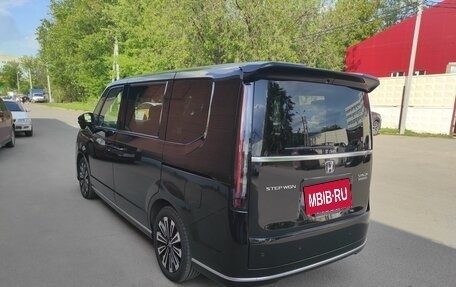 Honda Stepwgn, 2024 год, 3 600 000 рублей, 3 фотография