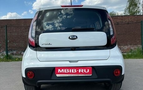 KIA Soul II рестайлинг, 2018 год, 1 745 000 рублей, 5 фотография