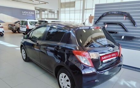 Toyota Vitz, 2013 год, 755 000 рублей, 6 фотография