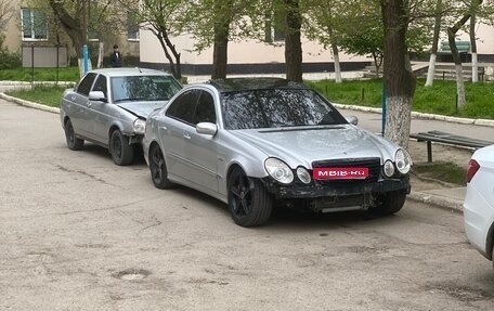 Mercedes-Benz E-Класс, 2002 год, 1 100 000 рублей, 1 фотография