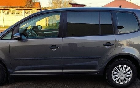 Volkswagen Touran III, 2010 год, 1 250 000 рублей, 15 фотография
