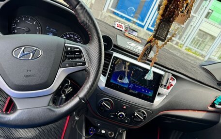 Hyundai Solaris II рестайлинг, 2017 год, 1 300 000 рублей, 4 фотография