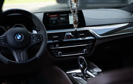 BMW 5 серия, 2018 год, 4 350 000 рублей, 13 фотография