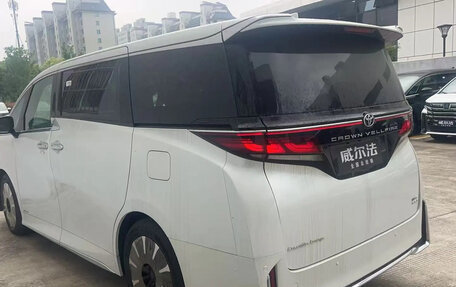 Toyota Vellfire, 2025 год, 13 960 000 рублей, 2 фотография