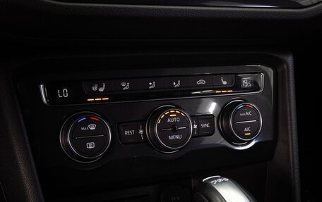 Volkswagen Tiguan II, 2018 год, 2 089 000 рублей, 15 фотография