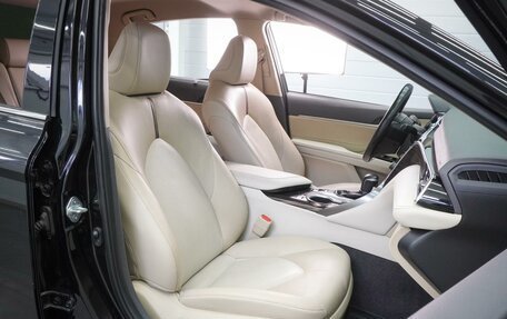 Toyota Camry, 2021 год, 3 299 000 рублей, 8 фотография