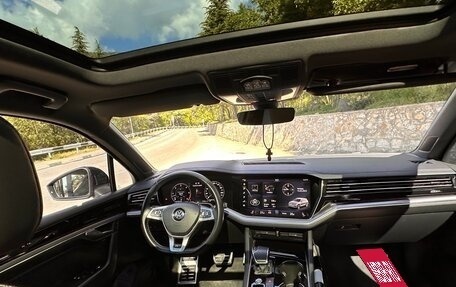 Volkswagen Touareg III, 2019 год, 4 900 000 рублей, 18 фотография