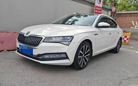 Skoda Superb III рестайлинг, 2021 год, 2 100 000 рублей, 1 фотография