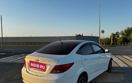 Hyundai Solaris II рестайлинг, 2015 год, 825 000 рублей, 3 фотография