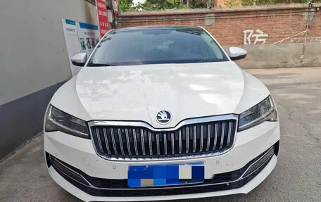 Skoda Superb III рестайлинг, 2021 год, 2 100 000 рублей, 2 фотография