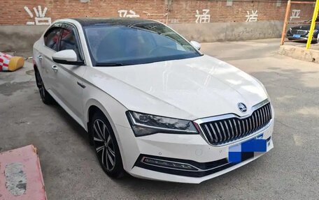 Skoda Superb III рестайлинг, 2021 год, 2 100 000 рублей, 3 фотография
