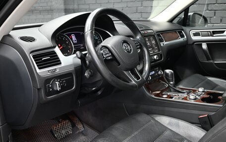 Volkswagen Touareg III, 2015 год, 3 230 000 рублей, 21 фотография