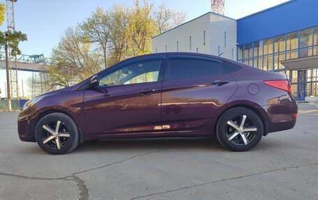 Hyundai Solaris II рестайлинг, 2011 год, 810 000 рублей, 2 фотография