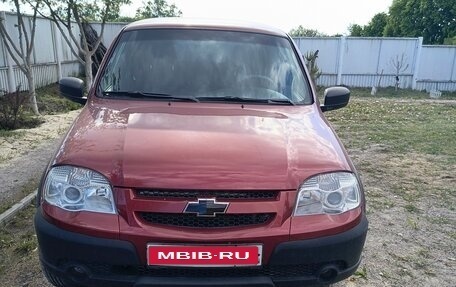 Chevrolet Niva I рестайлинг, 2018 год, 810 000 рублей, 1 фотография