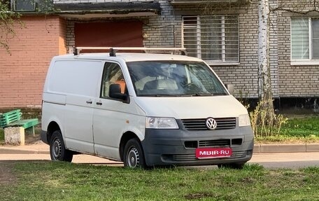 Volkswagen Transporter T5 рестайлинг, 2004 год, 730 000 рублей, 1 фотография