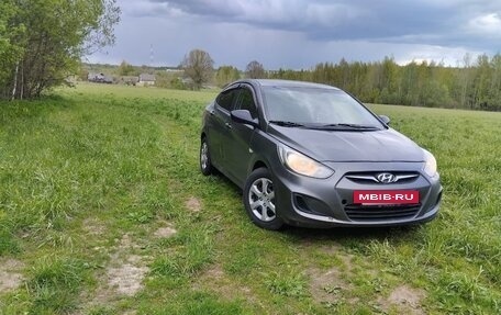 Hyundai Solaris II рестайлинг, 2011 год, 330 000 рублей, 2 фотография