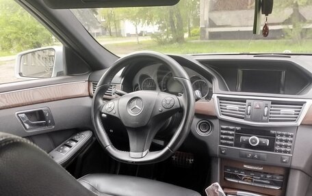 Mercedes-Benz E-Класс, 2011 год, 1 800 000 рублей, 1 фотография