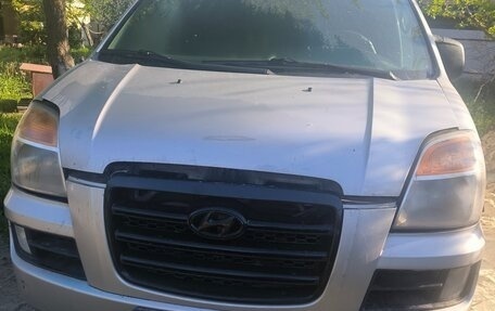 Hyundai H-1 II рестайлинг, 2005 год, 700 000 рублей, 1 фотография