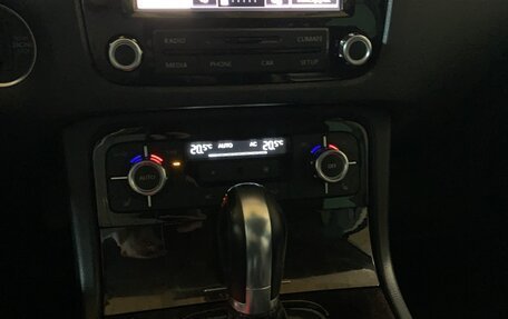 Volkswagen Touareg III, 2011 год, 2 300 000 рублей, 12 фотография