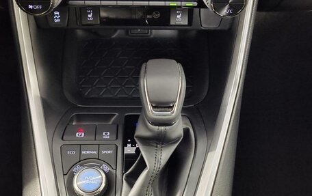 Toyota RAV4, 2025 год, 6 190 000 рублей, 21 фотография