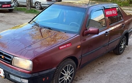 Volkswagen Vento, 1992 год, 123 000 рублей, 1 фотография