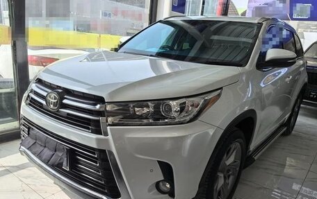 Toyota Highlander III, 2021 год, 3 515 000 рублей, 1 фотография