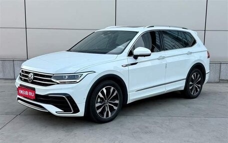 Volkswagen Tiguan II, 2022 год, 3 000 000 рублей, 1 фотография