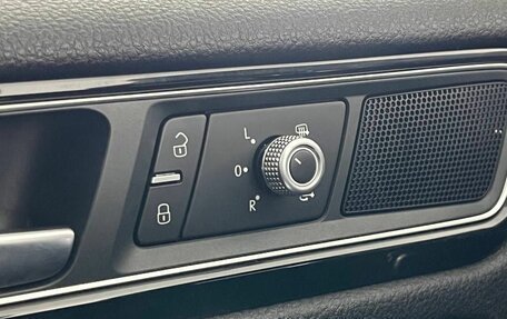 Volkswagen Touareg III, 2016 год, 2 870 000 рублей, 20 фотография