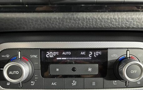 Volkswagen Touareg III, 2016 год, 2 870 000 рублей, 25 фотография